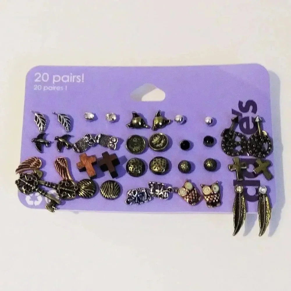 Claire's Set of 20 Earrings. NEW J32